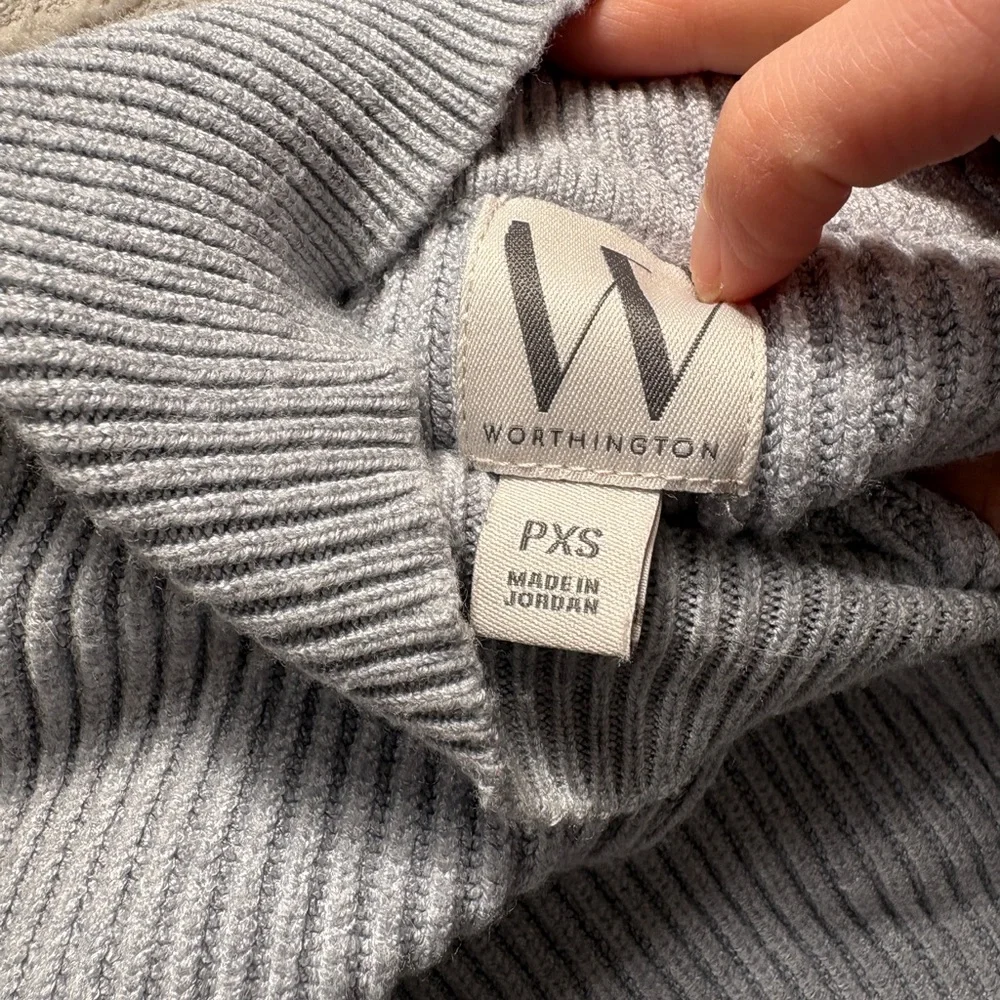 Gray Ribbed Sweater - Picture 4 of 4